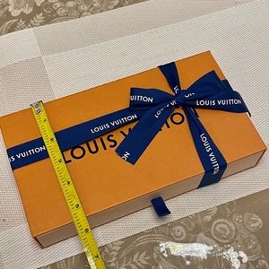 LOUIS VUITTON dust/gift box